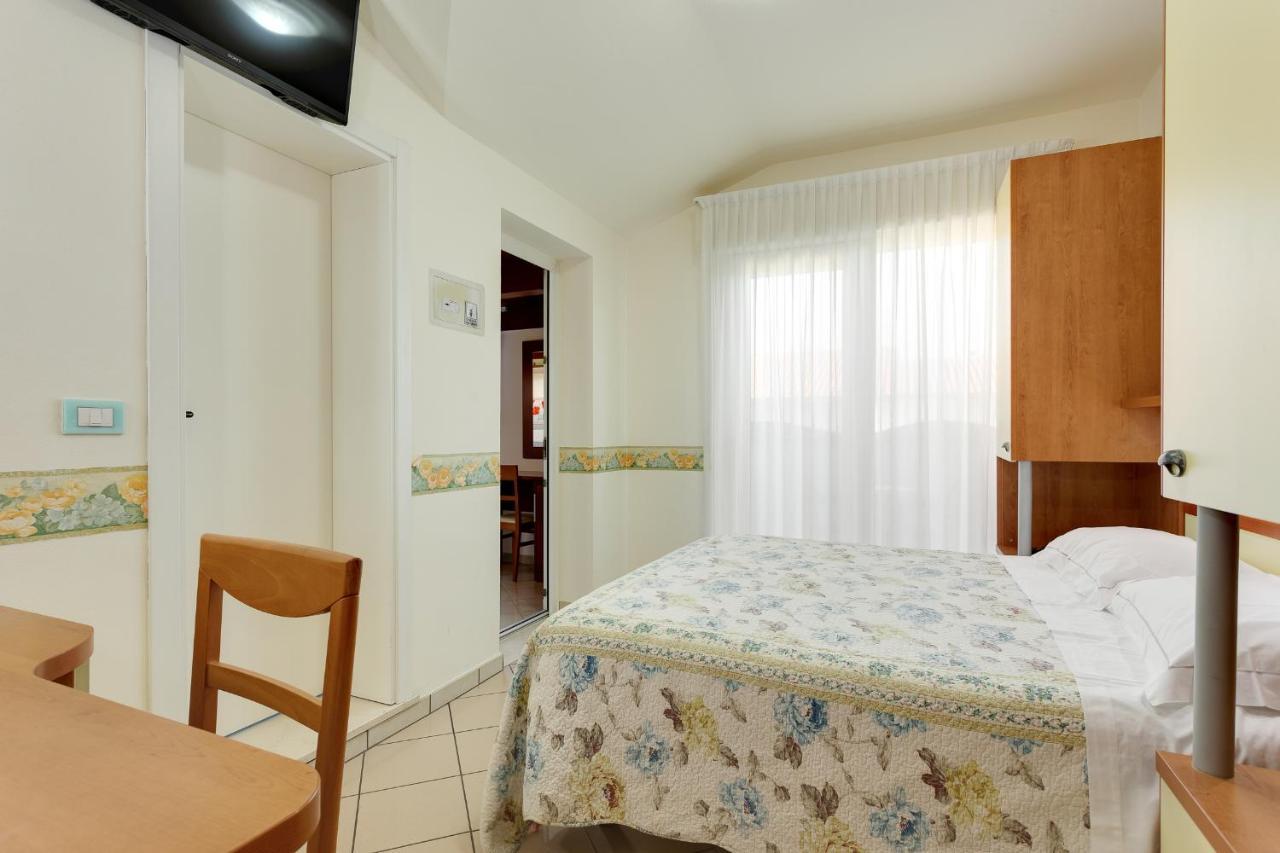 Hotel Dolcevita Чезенатико Экстерьер фото