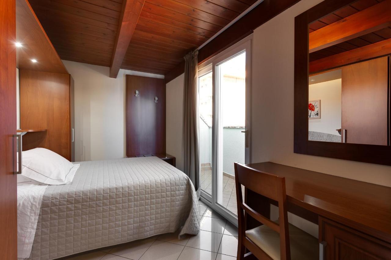 Hotel Dolcevita Чезенатико Экстерьер фото