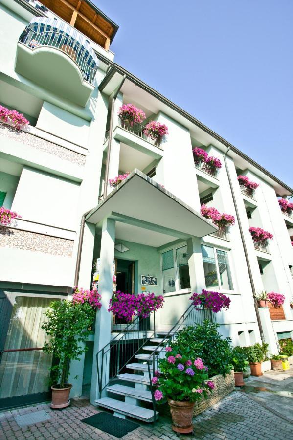 Hotel Dolcevita Чезенатико Экстерьер фото
