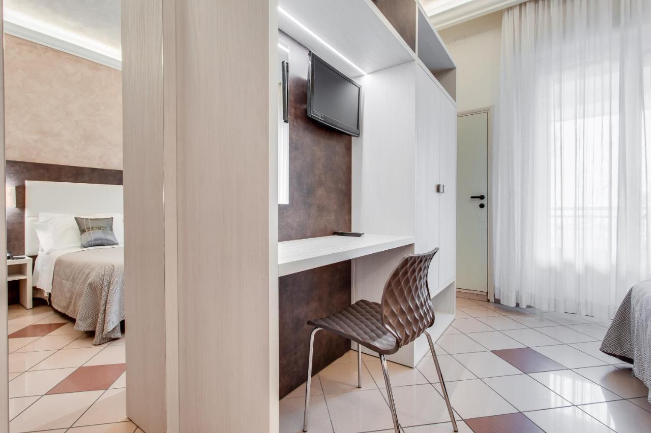 Hotel Dolcevita Чезенатико Экстерьер фото