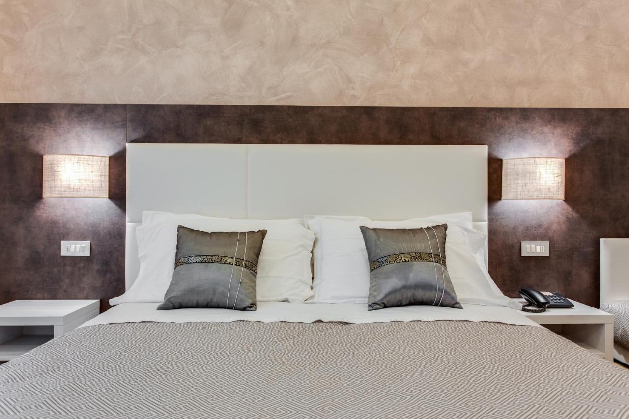 Hotel Dolcevita Чезенатико Экстерьер фото