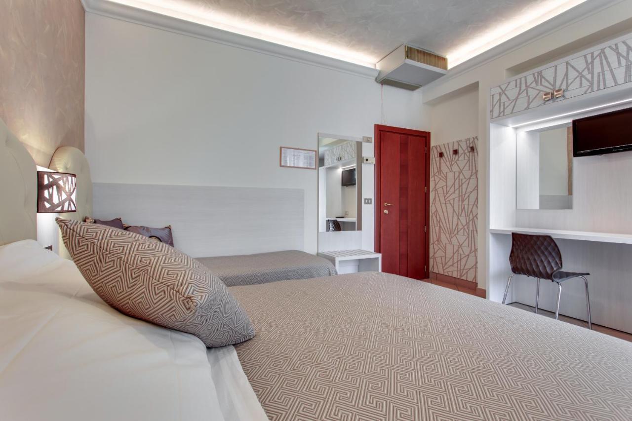 Hotel Dolcevita Чезенатико Экстерьер фото