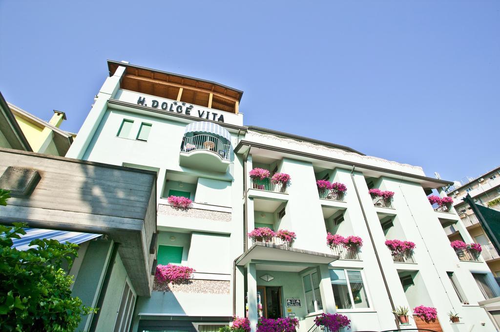 Hotel Dolcevita Чезенатико Экстерьер фото