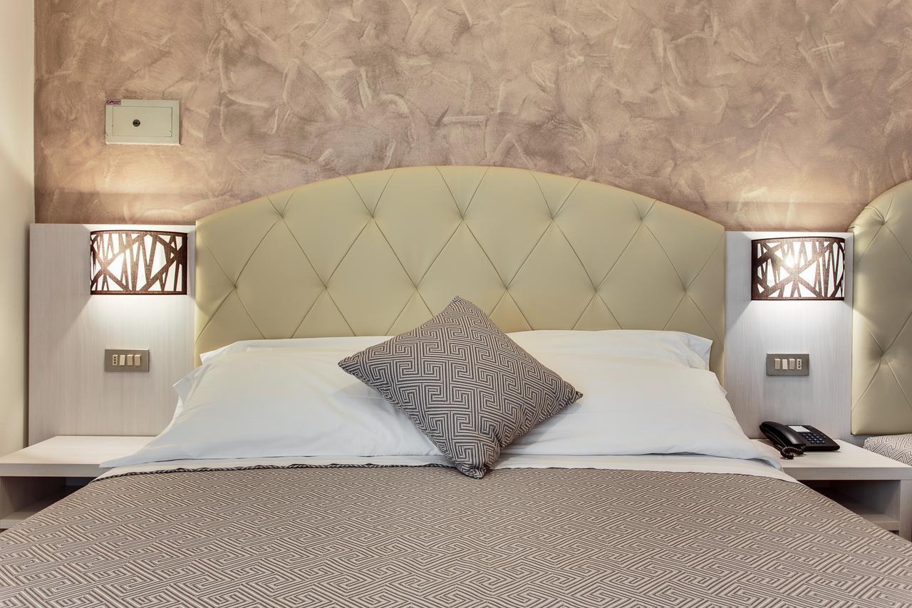 Hotel Dolcevita Чезенатико Номер фото