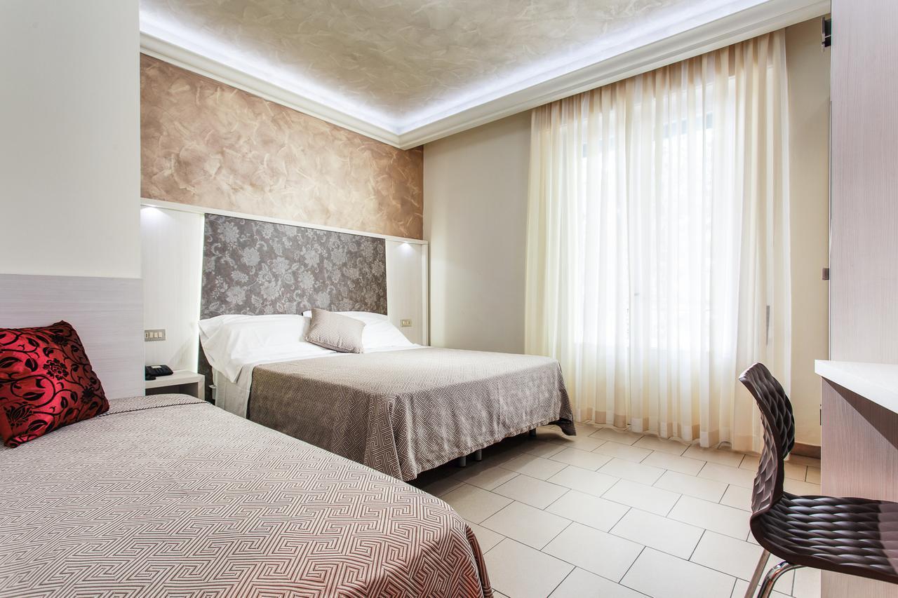 Hotel Dolcevita Чезенатико Экстерьер фото