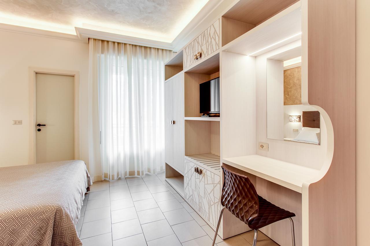 Hotel Dolcevita Чезенатико Экстерьер фото