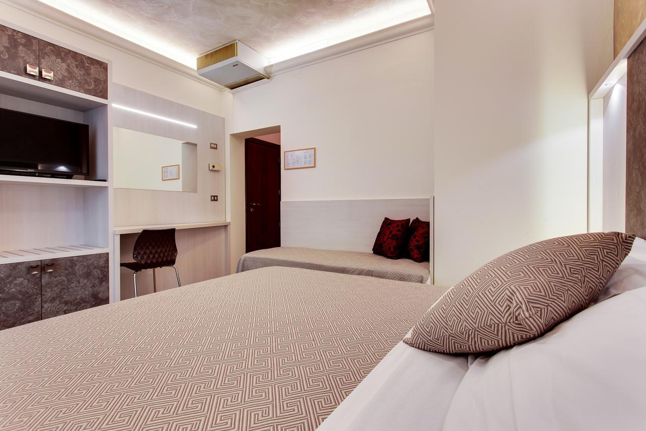 Hotel Dolcevita Чезенатико Экстерьер фото