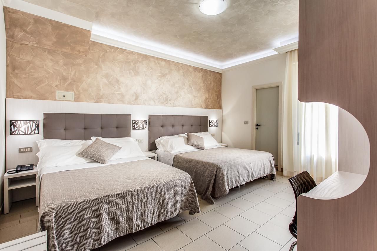Hotel Dolcevita Чезенатико Экстерьер фото