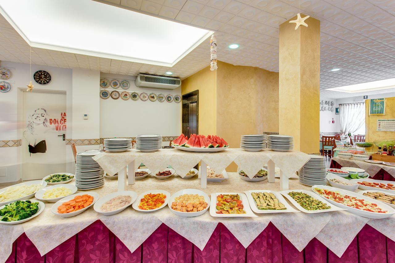 Hotel Dolcevita Чезенатико Экстерьер фото